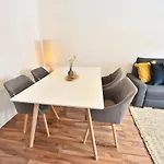 Koje Vier I Mit Parkplatz, Zentral Und Gemuetlich